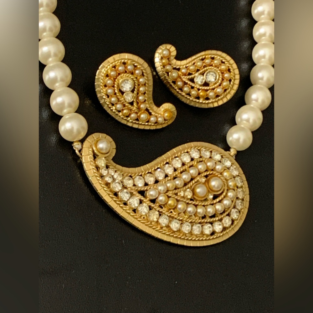RARE ~ VINTAGE SIGNED CRAFT PEARL WITH RHINESTONE CHOKER NECKLACE & STUD EARRING